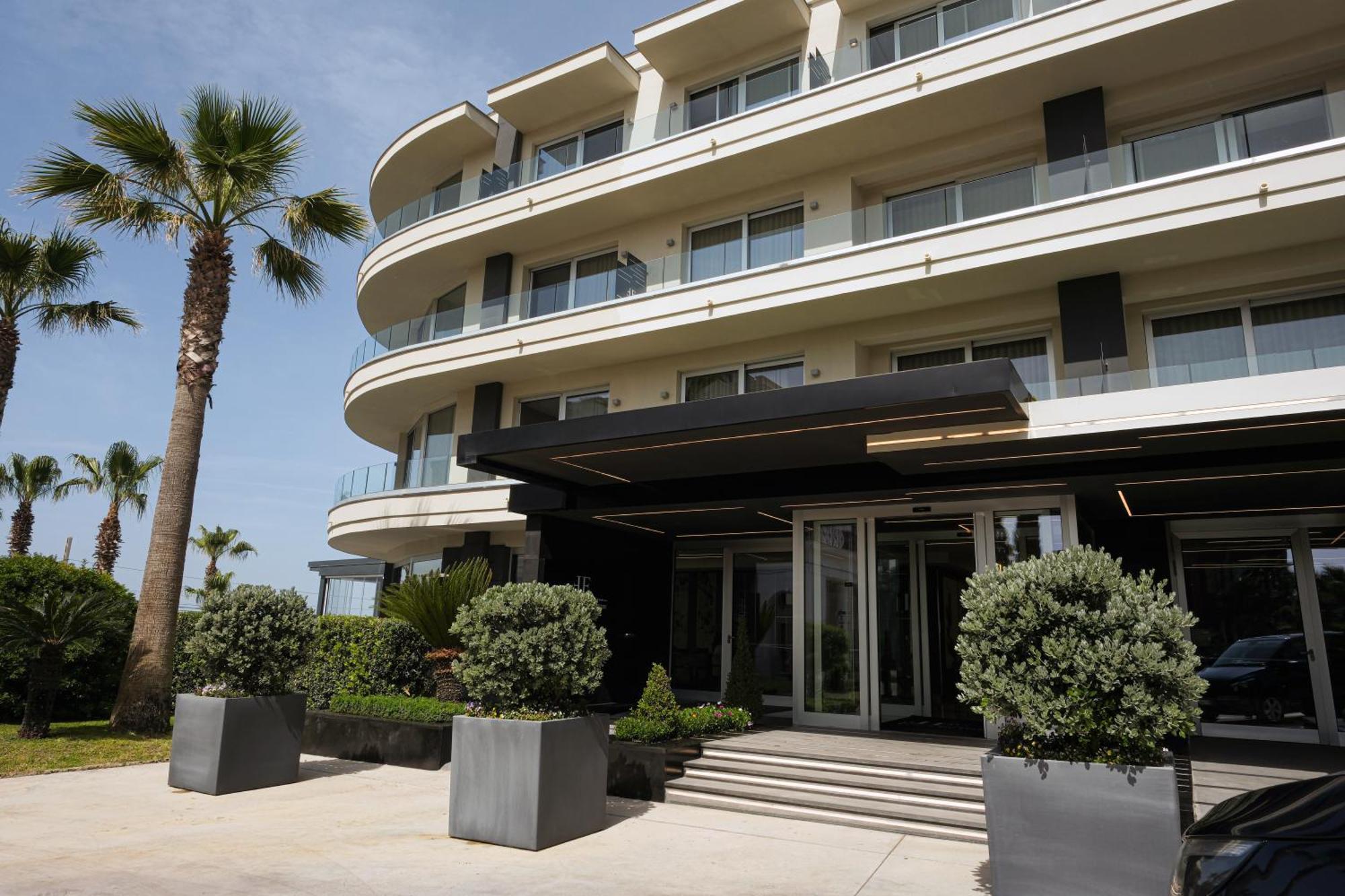 Hotel & Resort Tre Fontane Luxury Portici Esterno foto